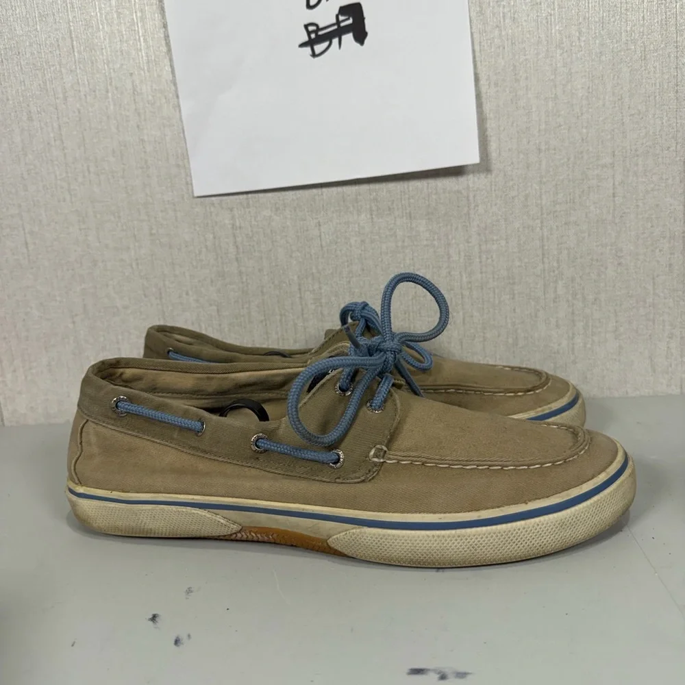 Sperry‎ Tan Boat Shoes with Blue Laces